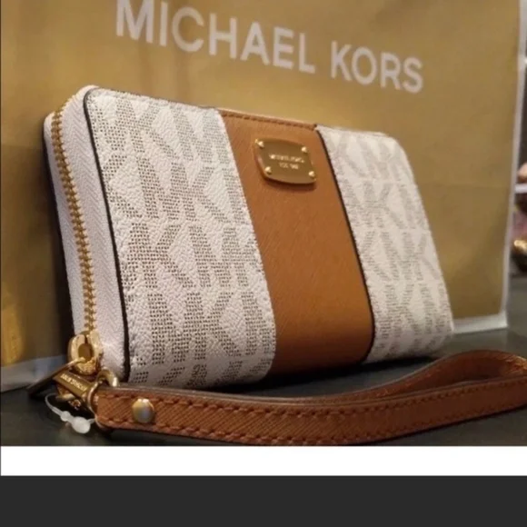 Michael Kors Cream and Brown Wallet - Picture 5 of 5
